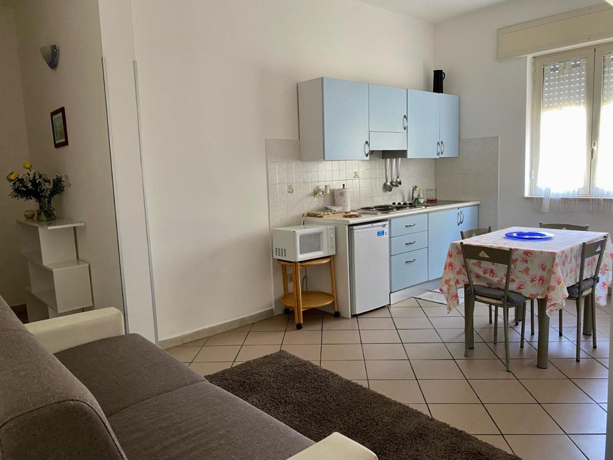 Apartment Tirreno Tirrenia Esterno foto